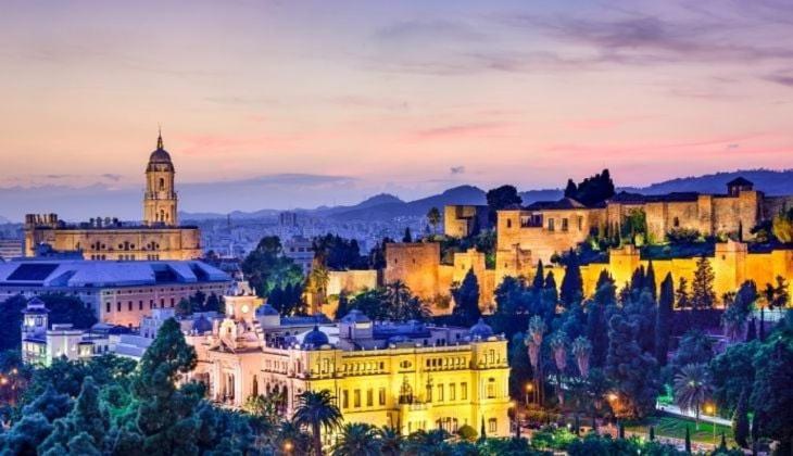 5 Mins From El Palo Wifi & Ac Apartment