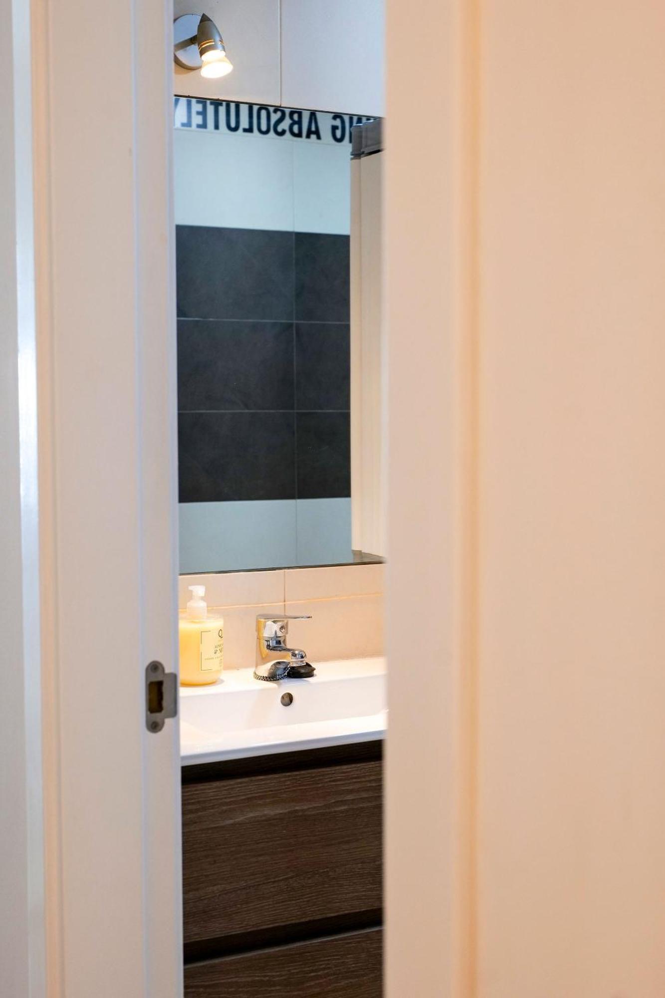 Apartment 5 Mins From El Palo Wifi & Ac